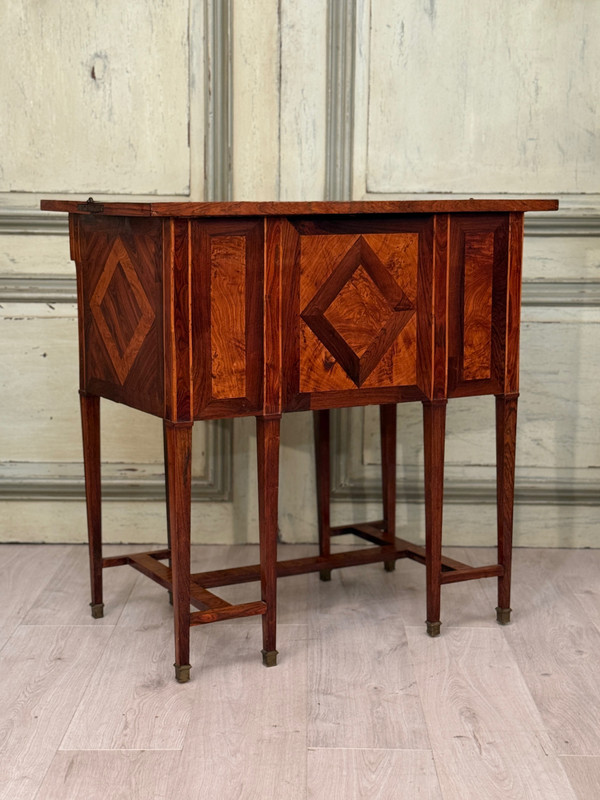 Mazarin De Changeur desk in 18th century marquetry