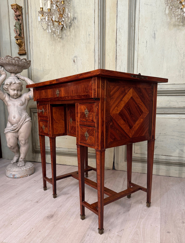 Mazarin De Changeur desk in 18th century marquetry