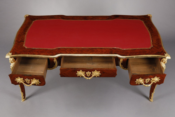 LARGE FLAT DESK IN INLAID ROSEWOOD VENEER IN THE LOUIS XV STYLE