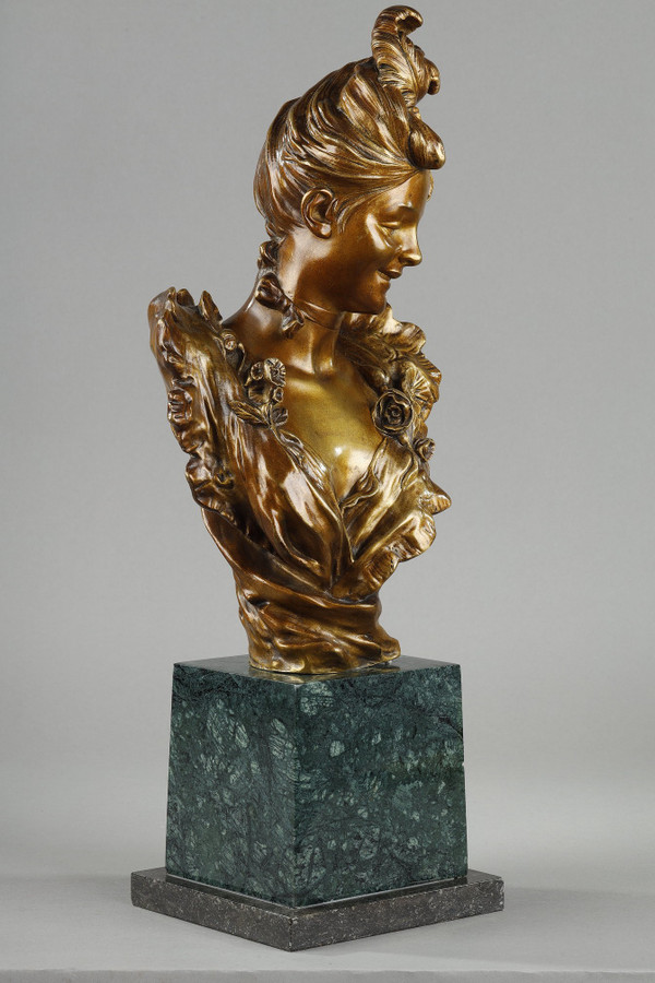 BUST OF A YOUNG BELLE-ÉPOQUE WOMAN BY VICTOR LÉOPOLD BRUYNEEL