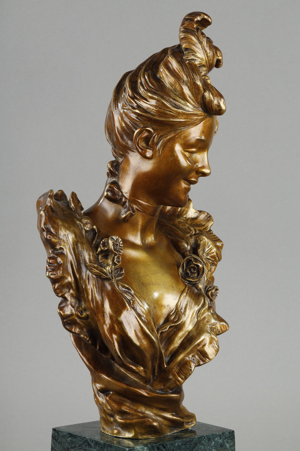 BUST OF A YOUNG BELLE-ÉPOQUE WOMAN BY VICTOR LÉOPOLD BRUYNEEL