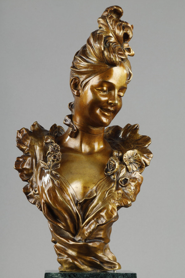 BUST OF A YOUNG BELLE-ÉPOQUE WOMAN BY VICTOR LÉOPOLD BRUYNEEL