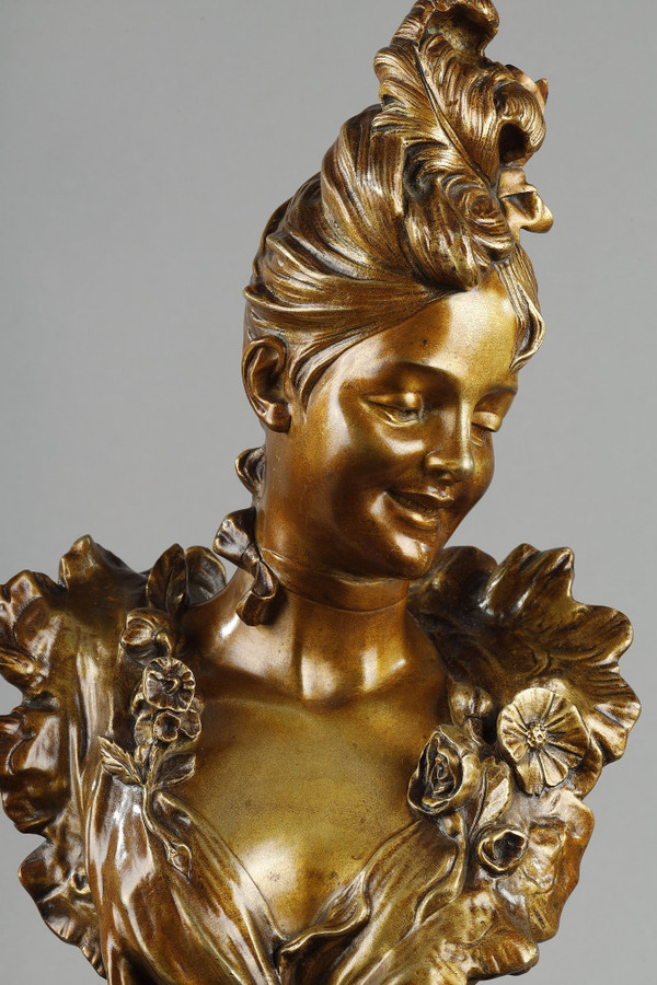 BUST OF A YOUNG BELLE-ÉPOQUE WOMAN BY VICTOR LÉOPOLD BRUYNEEL