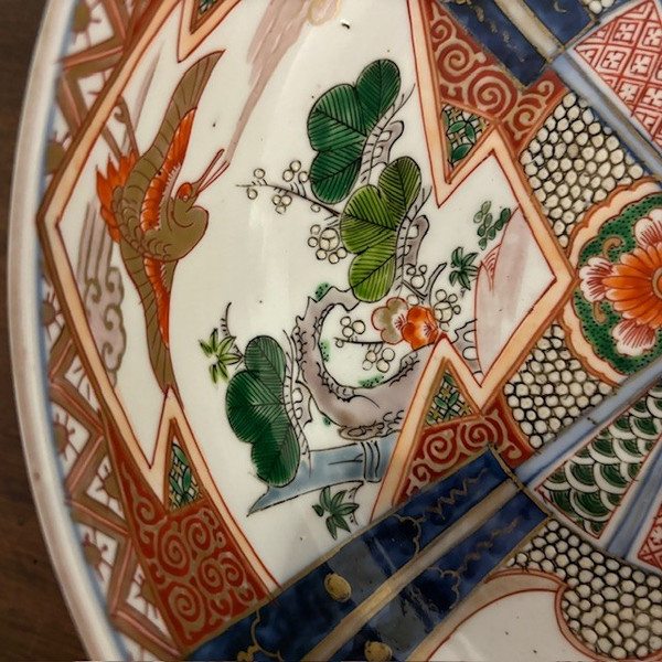 Antico piatto in porcellana Imari Japan Meiji periodo XIX sec con animali e paesaggio . Meiji mis 25