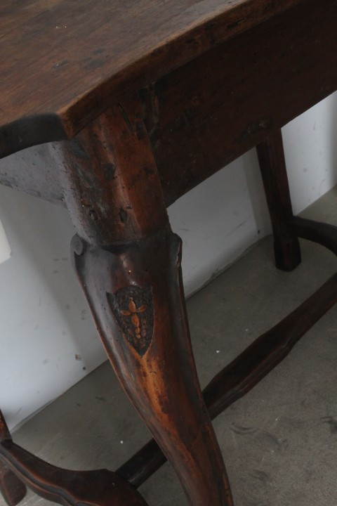 Antique writing table late 17th century Bologna . solid walnut . First patina . Meas 97 x 58 h. 78