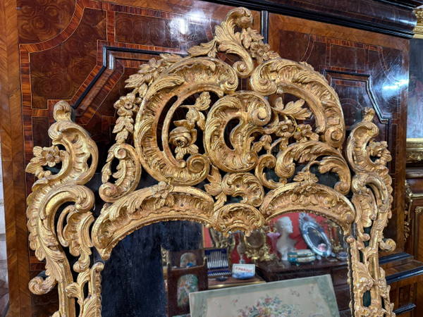 MIROIR DE STYLE LOUIS XV EN BOIS DORE