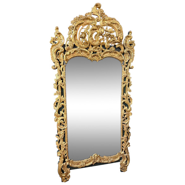 MIROIR DE STYLE LOUIS XV EN BOIS DORE