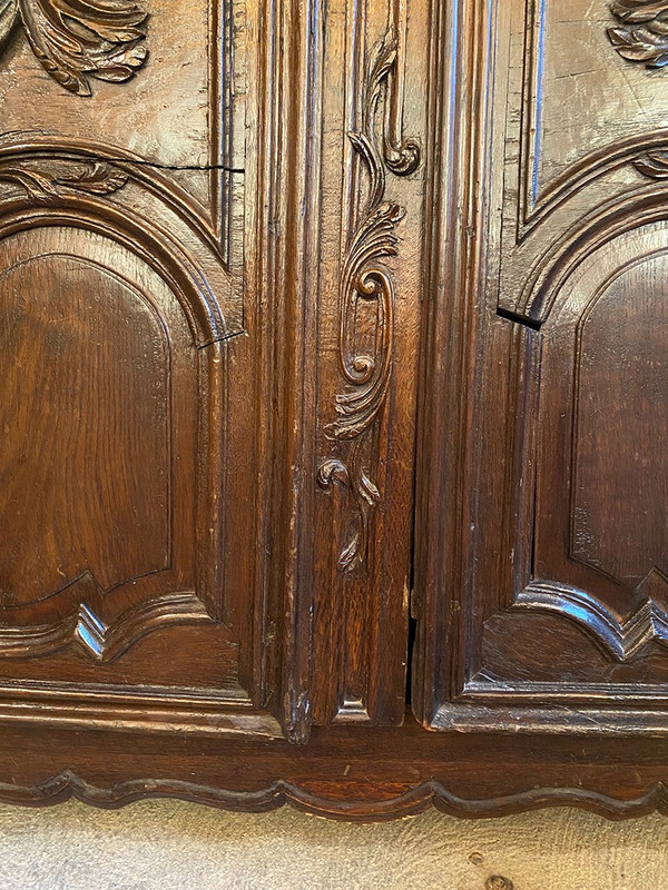 Carved oak cabinet decorated with foliage and flowers, late 18th century