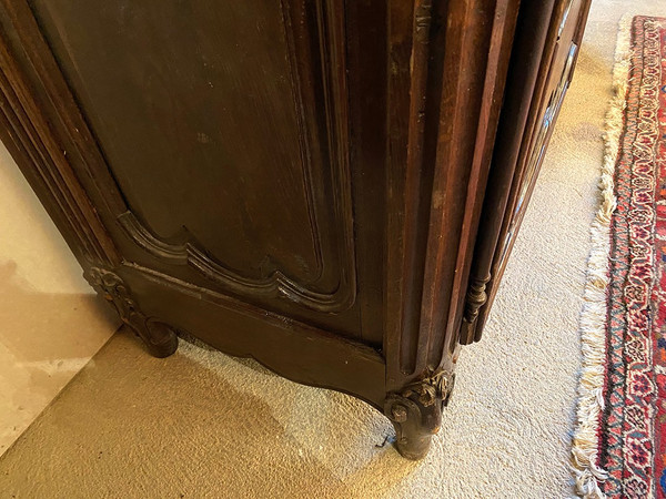 Carved oak cabinet decorated with foliage and flowers, late 18th century