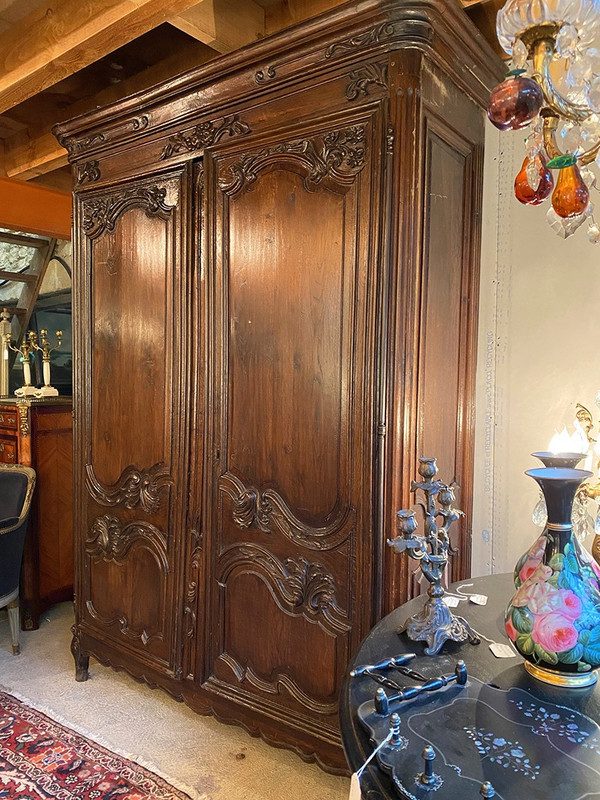 Carved oak cabinet decorated with foliage and flowers, late 18th century