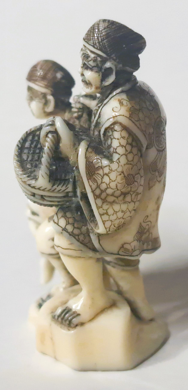 Netsuke, zwei japanische Schriftzeichen der Meiji-Zeit, signiert