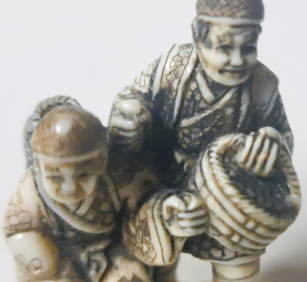 Netsuke, zwei japanische Schriftzeichen der Meiji-Zeit, signiert