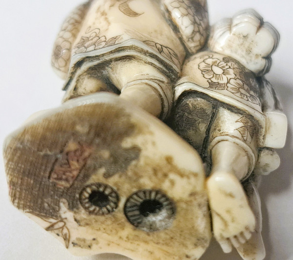 Netsuke, zwei japanische Schriftzeichen der Meiji-Zeit, signiert