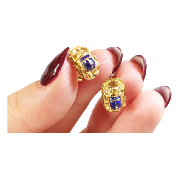 Egyptian scarab ear stud in 18k gold, lapis lazuli earrings, egyptian jewelry, vintage jewelry