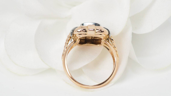 Tank ring in yellow gold and diamonds