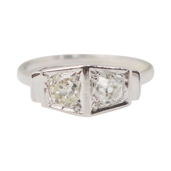 Art Deco ring in white gold and platinum, diamonds