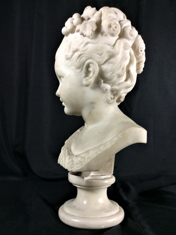 25% off until 11/30 - Beautiful White Marble Bust of a Young Girl - 19th Century