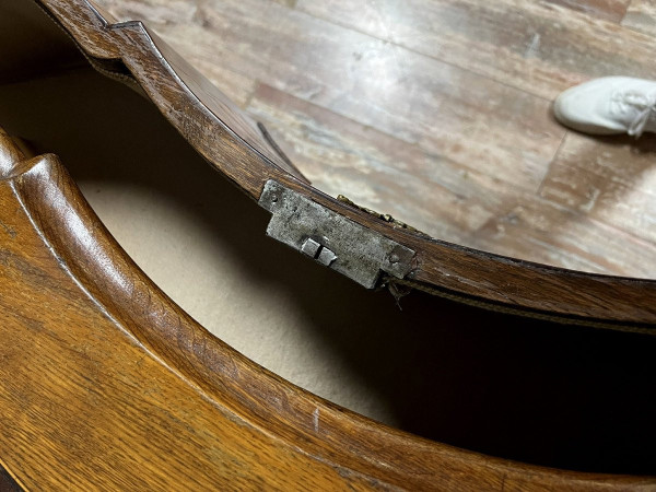 commode Arbalète époque Louis XV en marqueterie de bois nobles