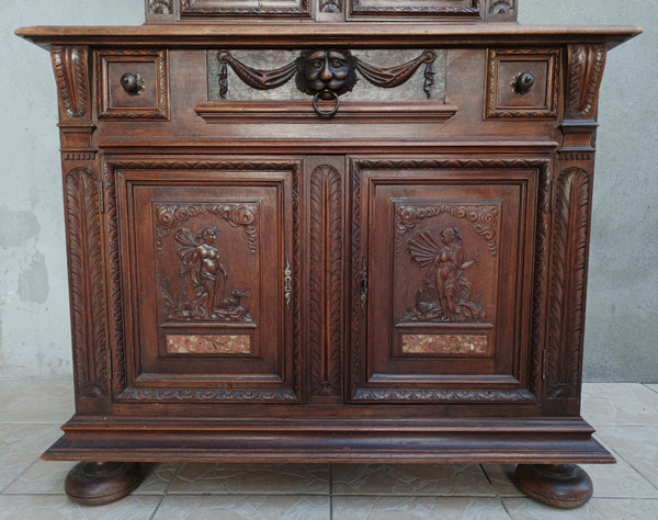 Small Renaissance buffet in stamped walnut