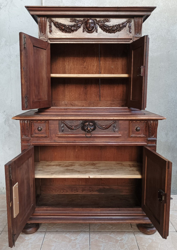 Small Renaissance buffet in stamped walnut