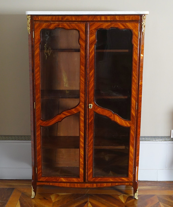 Vitrine bibliothèque d'époque Louis XV en marqueterie