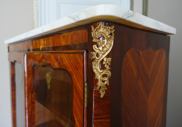 Vitrine bibliothèque d'époque Louis XV en marqueterie