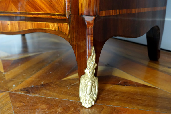 Vitrine bibliothèque d'époque Louis XV en marqueterie