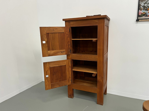 Petite armoire bonnetière brutaliste des années 50