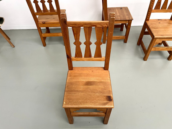 Série de 4 chaises en pin, années 70