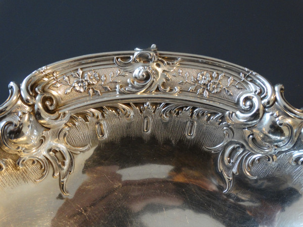 800 mil chiseled silver basket. Weight 509g. Late 19th - Early 20th century