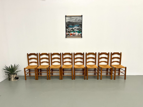 Série de 8 chaises en orme massif et assise paillée