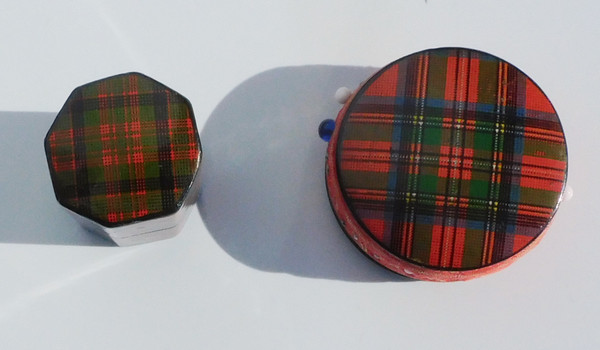 Pique à aiguilles épingle aiguilles Et Porte Dé à Coudre Tartan ware XIXe nécessaire couture