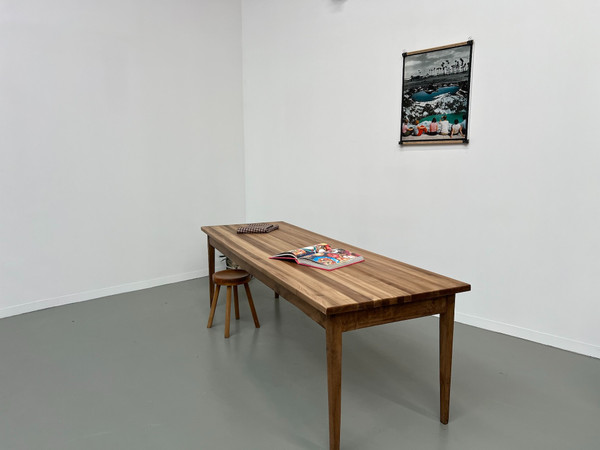 Table de ferme aux pieds fuseaux, hêtre et frêne massif