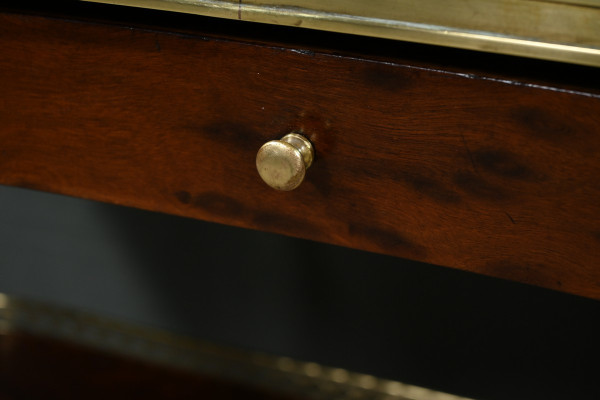 Rognon table in Speckled Mahogany, stamped "L'escalier de Cristal" - Late 19th century