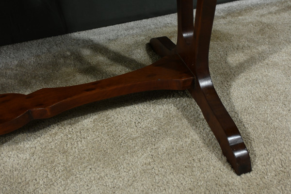 Rognon table in Speckled Mahogany, stamped "L'escalier de Cristal" - Late 19th century