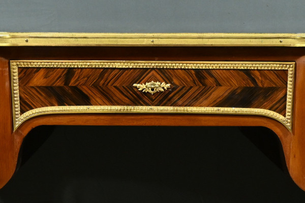 Mahogany and Rosewood Small Middle Desk, Louis XV style, Napoleon III period - Mid-19th century