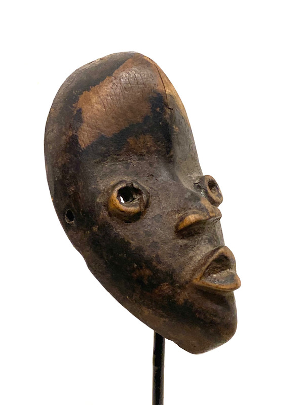 DAN passport mask from Ivory Coast