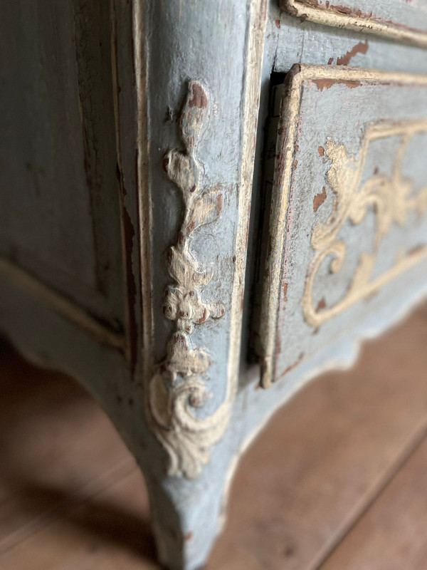 Louis XV chest of drawers from Liège, 18th century, beautiful patina, attractive carving