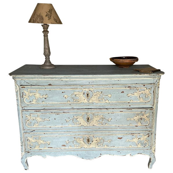 Louis XV chest of drawers from Liège, 18th century, beautiful patina, attractive carving