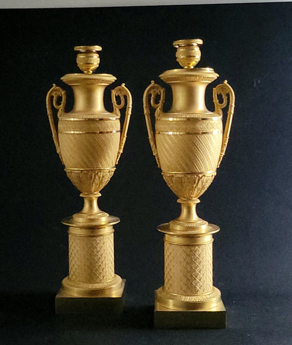 Paire de vases ou cassolettes en bronze doré d'époque empire