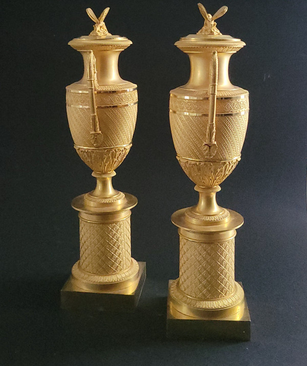 Paire de vases ou cassolettes en bronze doré d'époque empire