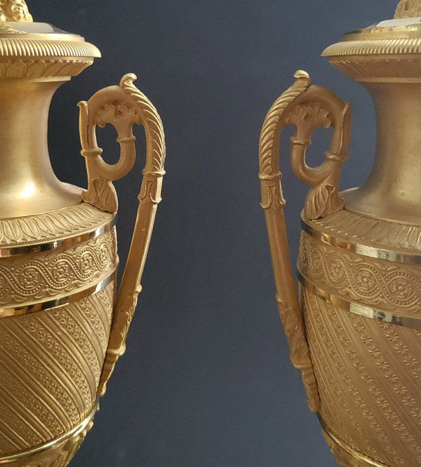 Paire de vases ou cassolettes en bronze doré d'époque empire