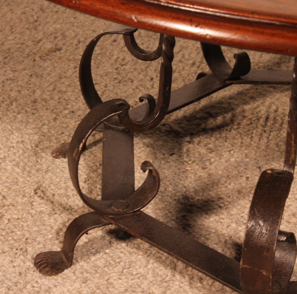 Round Coffee Table With A 18 Century Brazier In It's Center