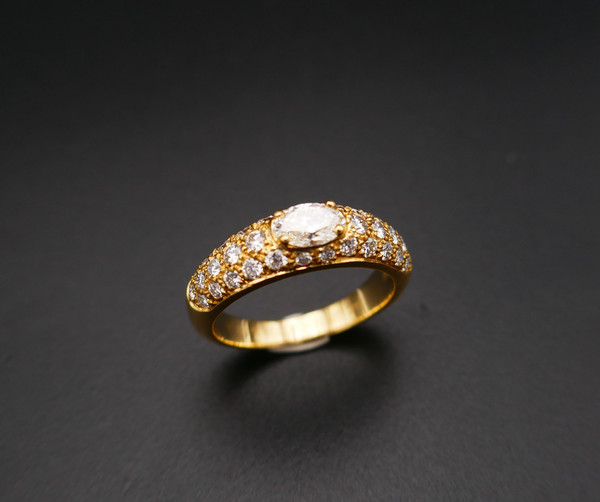 Boucheron Axelle Ring Diamonds, 18 Carat Yellow Gold.