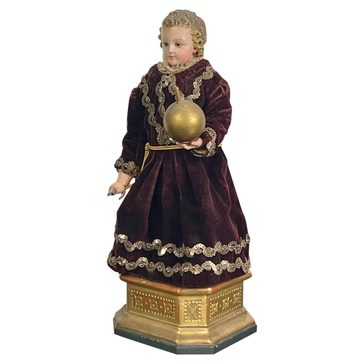 ENFANT JÉSUS DU XIX eme EN BOIS SCULPTÉ POLYCHROME SUR SOCLE DORÉ A DOUCINE