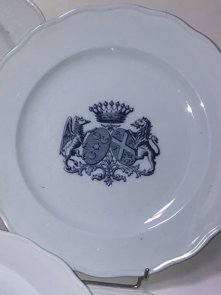 Assiettes en faïence anglaise noblesse héraldique couronne comtale 