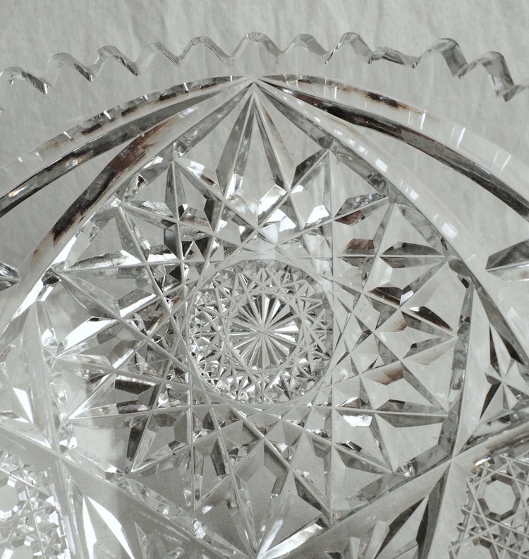 Large bowl or jardinière in richly cut Baccarat crystal