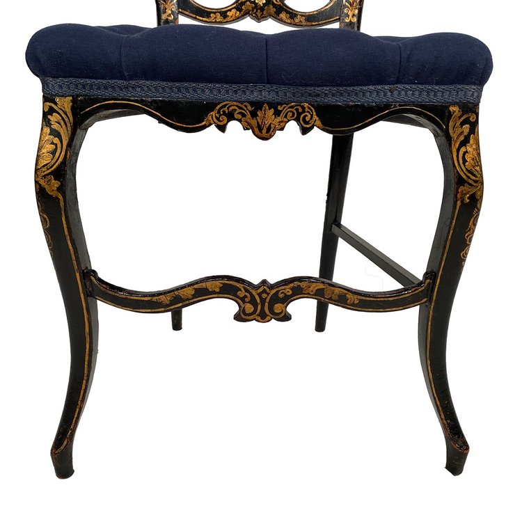 Série de quatre chaises en bois laqué noir burgauté et décor or, Napoléon III