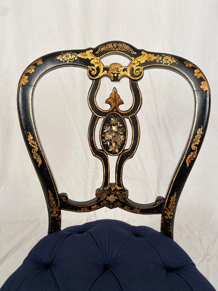 Série de quatre chaises en bois laqué noir burgauté et décor or, Napoléon III