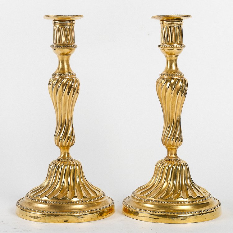 French Louis XV period Pair of candlesticks « To the King » in chiseled gilt bronze vers 1750 mounte